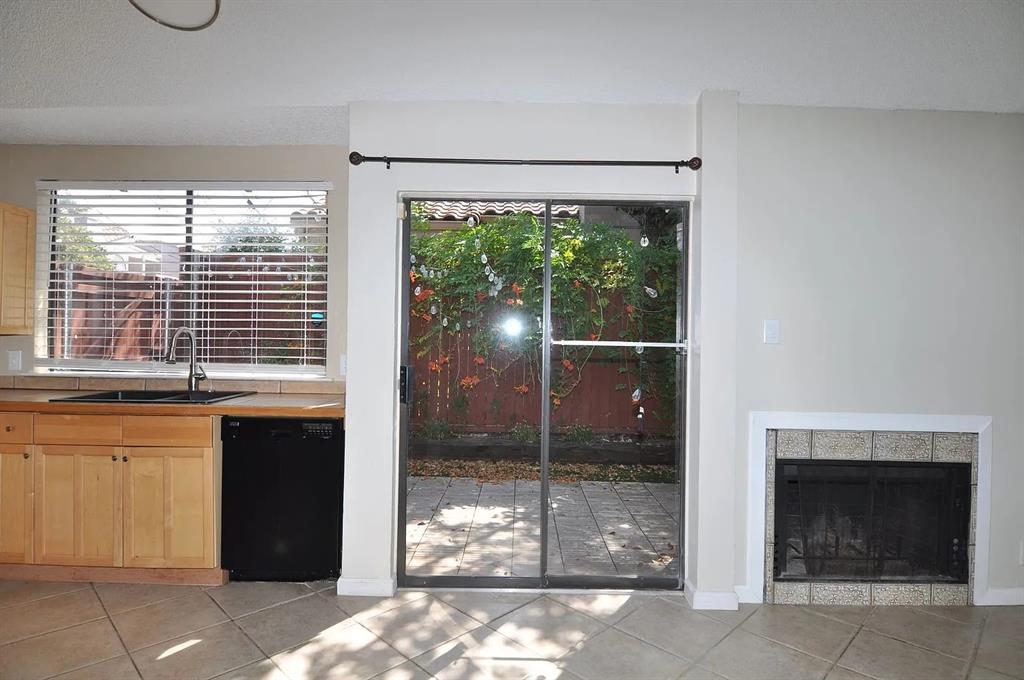 Villas Condo At Pkwy Village - Residential Lease