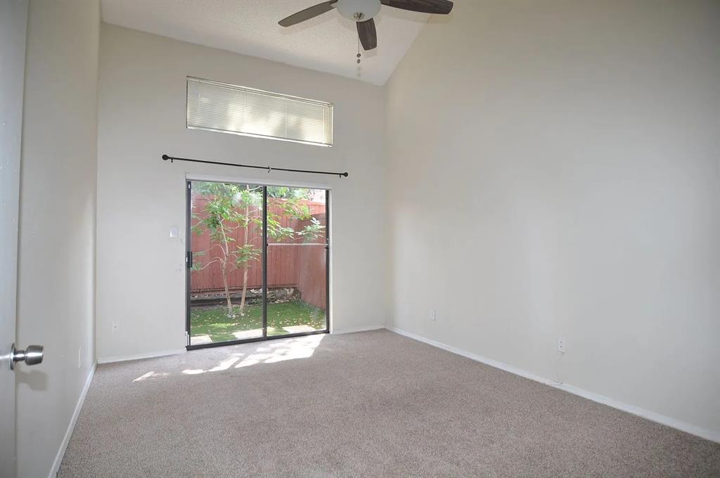 Villas Condo At Pkwy Village - Residential Lease