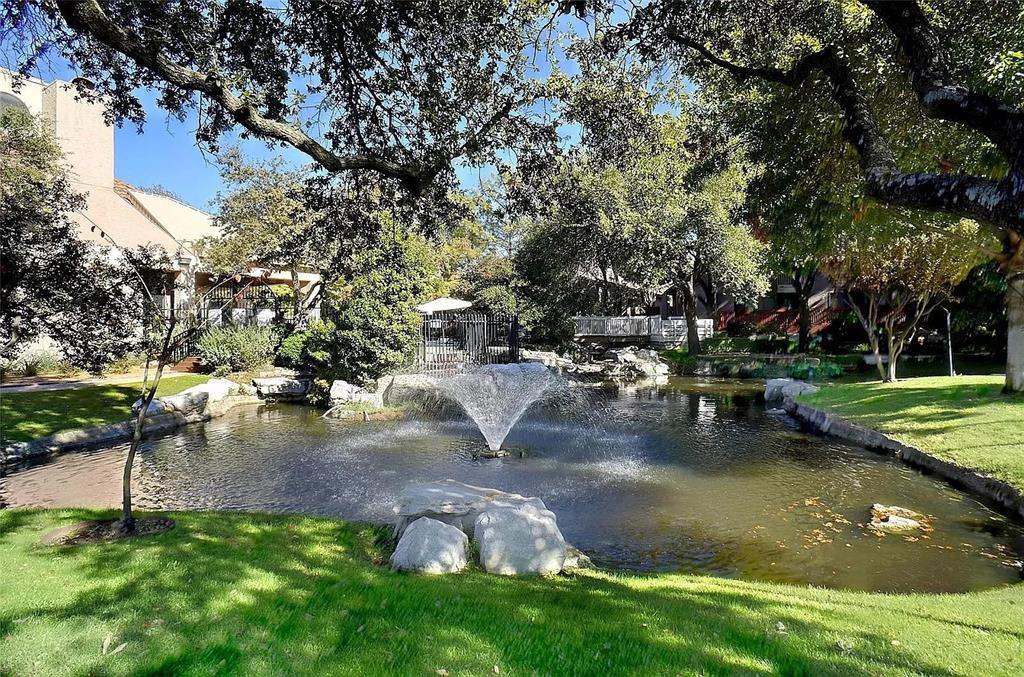 Villas Condo At Pkwy Village - Residential Lease