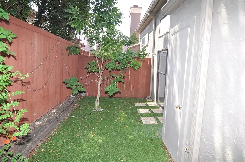 Villas Condo At Pkwy Village - Residential Lease