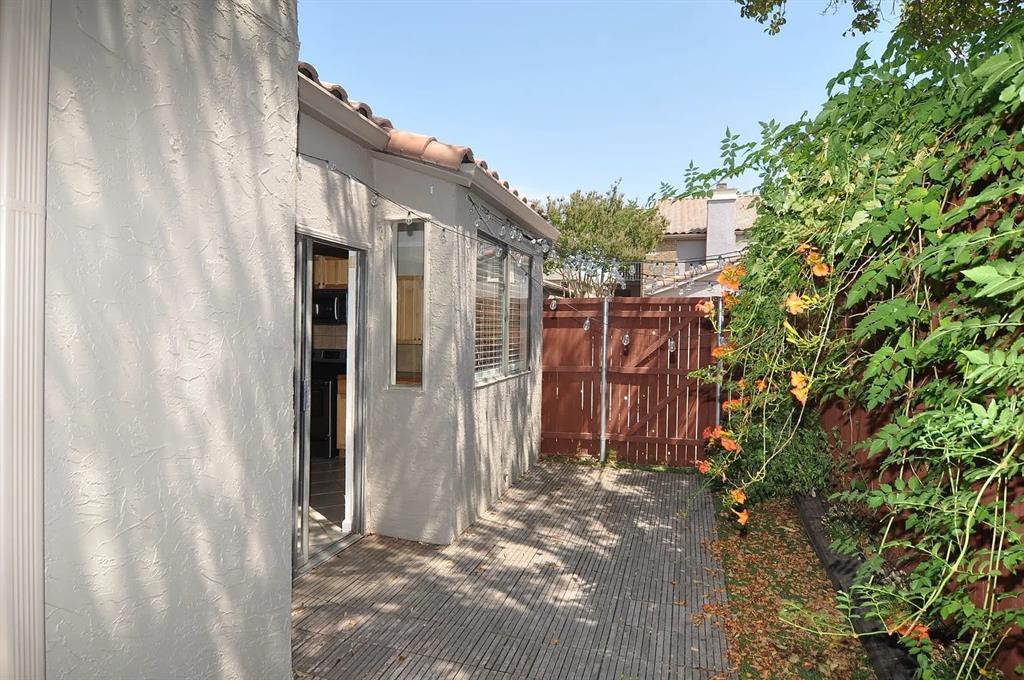 Villas Condo At Pkwy Village - Residential Lease