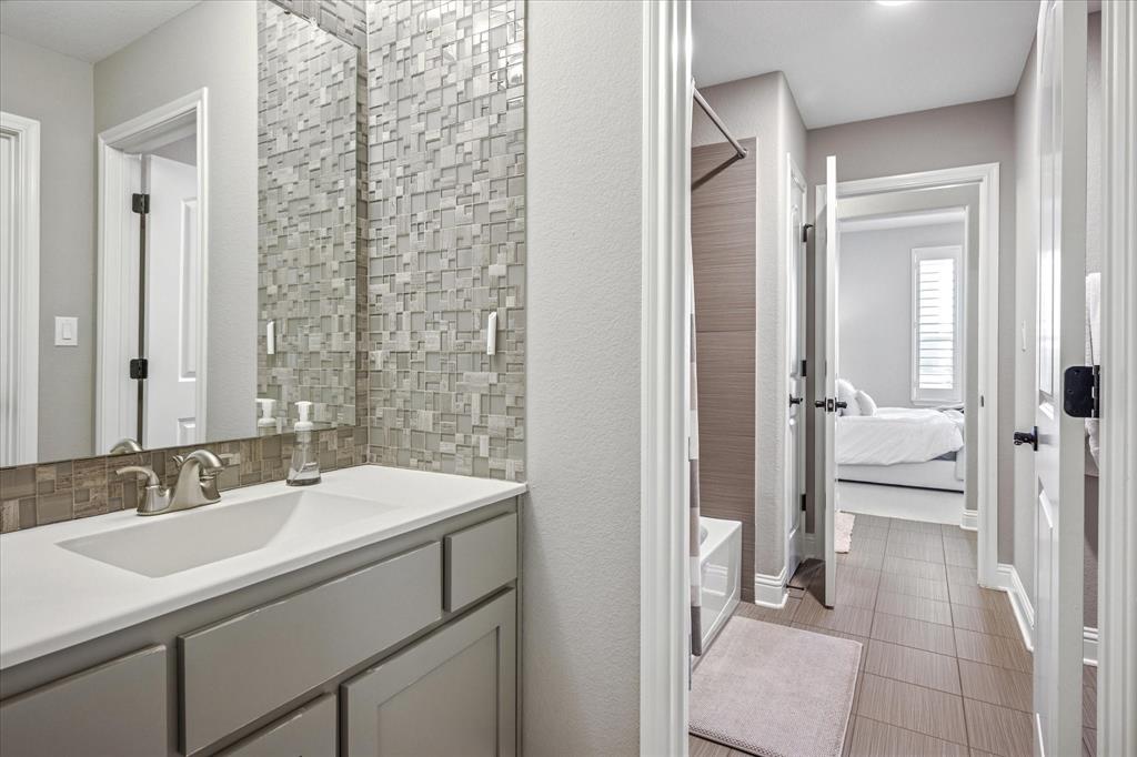 Richwoods Ph Twenty - Residential