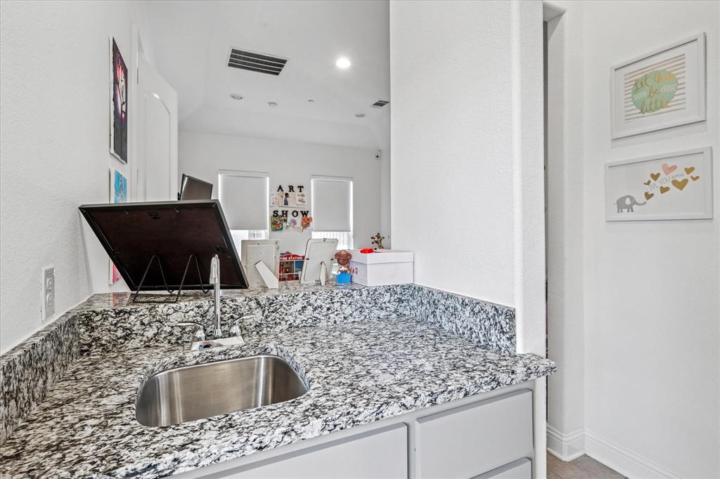 Richwoods Ph Twenty - Residential