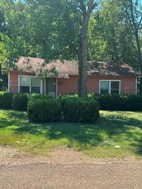 727 E 3RD Street McGregor TX 76657