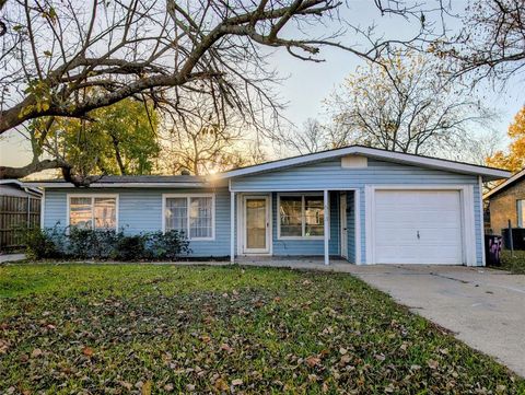 Photo of 613 Grande Drive, Mesquite, TX 75149 (MLS # 21133857)