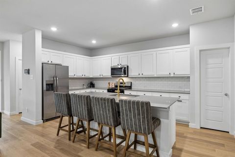 Tiny photo for 414 Hazeltine Road, Red Oak, TX 75154 (MLS # 21278890)