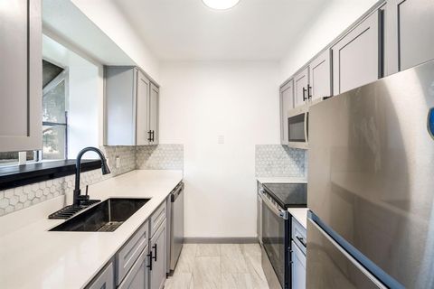 3913 Inwood Road 2006 Dallas TX 75209