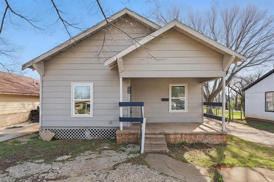 Listed below appraised value! Move-in ready 3-bedroom, 2-bath home in an established neighborhood! This charming home features updated kitchen and bathrooms with beautiful granite countertops. Enjoy easy maintenance with flooring throughout—no carpet! Conveniently located with quick access to Hwy 287, making commuting a breeze. Home also includes a transferable foundation warranty. Don’t miss out on this great opportunity! Seller is offering $5,000 in closing cost credit.