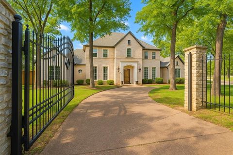 Photo of 550 N Peytonville Avenue, Southlake, TX 76092 (MLS # 21183526)