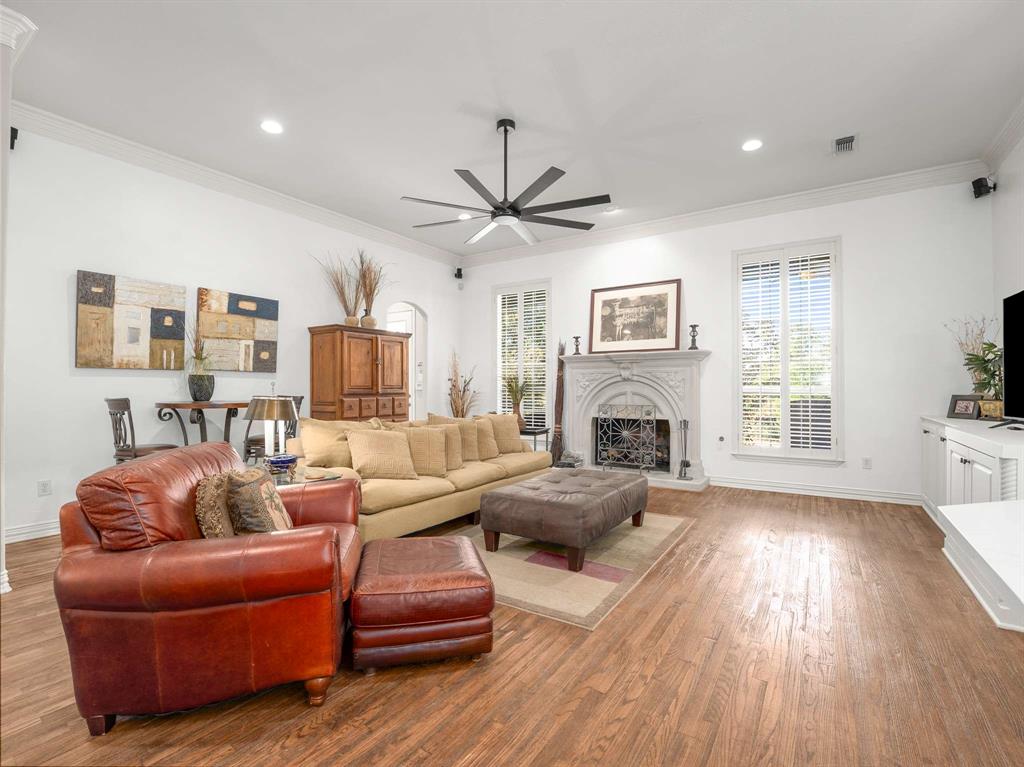 550 N Peytonville Avenue