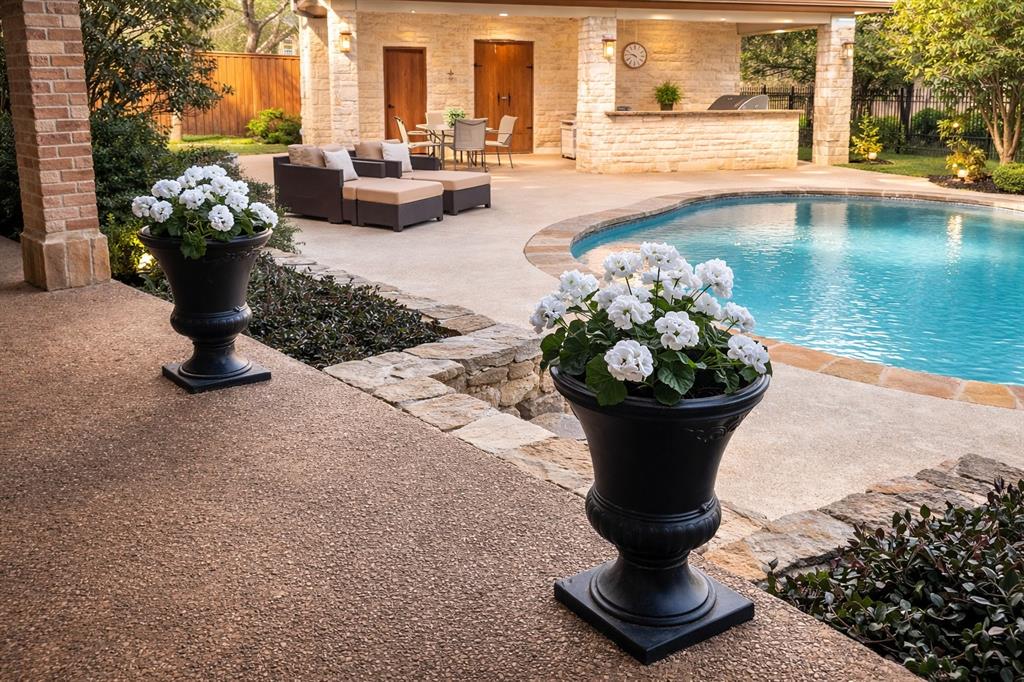 550 N Peytonville Avenue