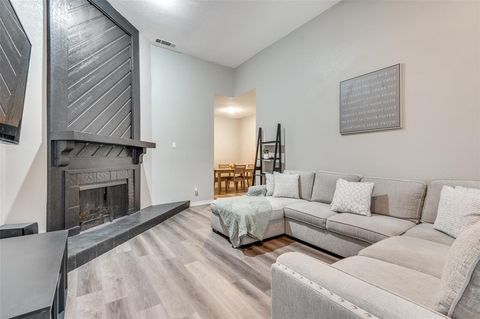 2110 Randy Snow Road 313 Arlington TX 76011