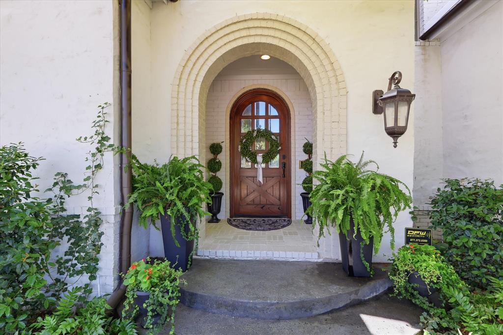 4579 Princess Caroline Court