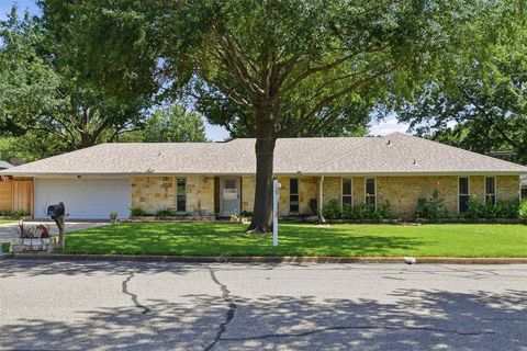 Photo of 503 Mockingbird Street, Bonham, TX 75418 (MLS # 21321076)