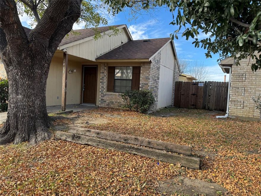 This property will make a perfect rental or starter home. Located in a nice pocket of Arlington. It will need some TLC but is priced accordingly.