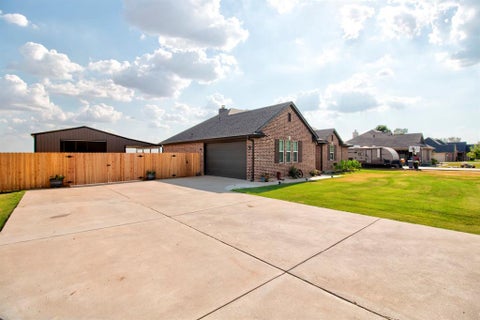 Photo of 612 Fawn Trail, Tioga, TX 76271 (MLS # 21375293)