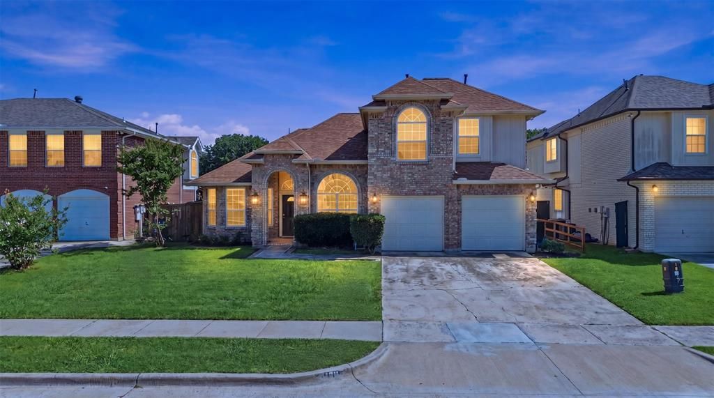 Photo of 1136 Breezewood Drive, Lewisville, TX 75077 (MLS # 21241239)