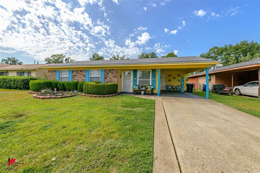 ***BACK ON THE MARKET DUE TO BUYERS FINANCING ***Looking for a beautiful home with an amazing deal? This Property is eligible for up to $10,000.00 in Happi Down Payment Assistance! This Clean  home featuring an open floor plan home .Large family room for entertaining. Located for easy access to downtown Shreveport and Bossier, it's the perfect blend of convenience and charm. Don't miss out on this opportunity! Schedule your private showing today.