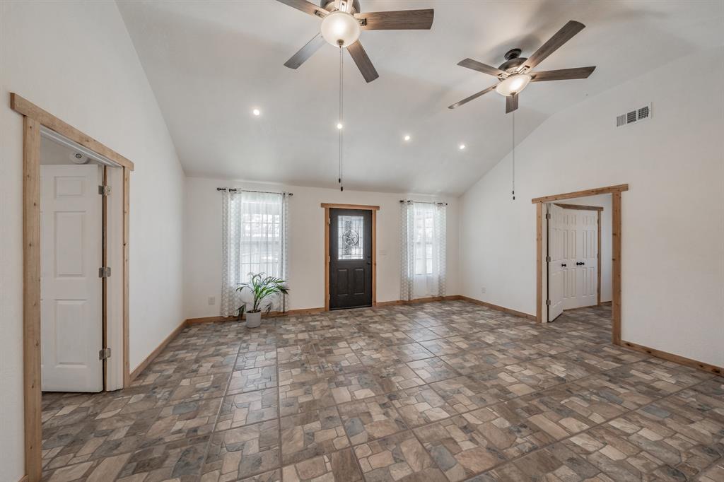 1015 Forest Oaks