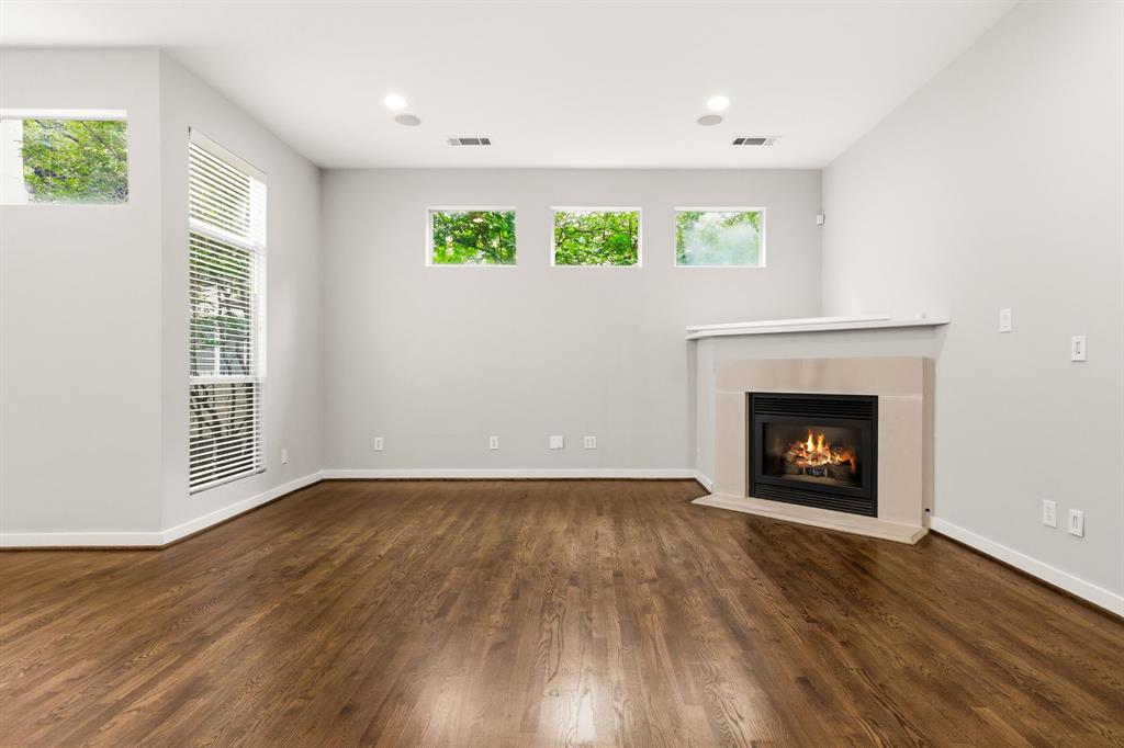 Gilbert Ave Twnhms Ph 01 - Residential