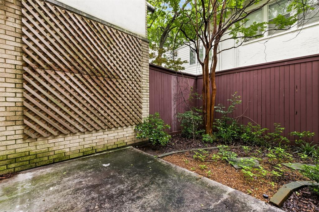 Gilbert Ave Twnhms Ph 01 - Residential