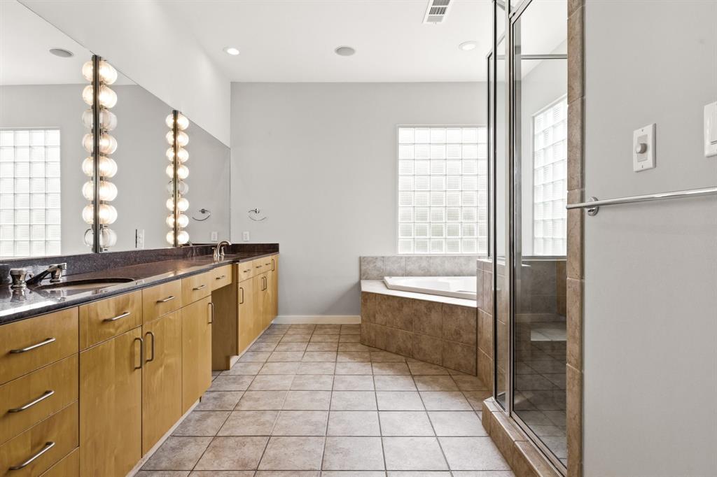 Gilbert Ave Twnhms Ph 01 - Residential