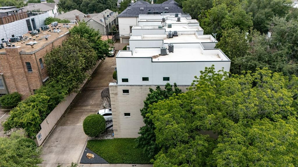 Gilbert Ave Twnhms Ph 01 - Residential