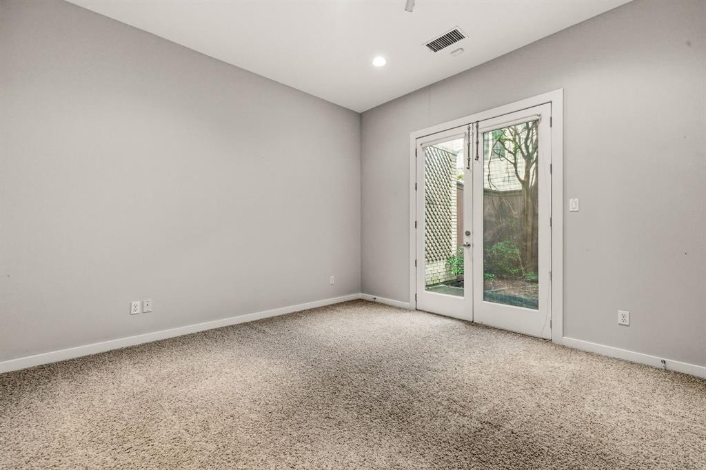 Gilbert Ave Twnhms Ph 01 - Residential