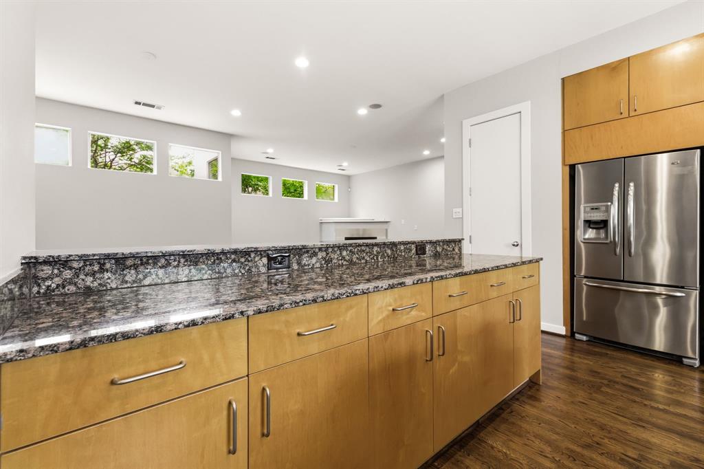 Gilbert Ave Twnhms Ph 01 - Residential