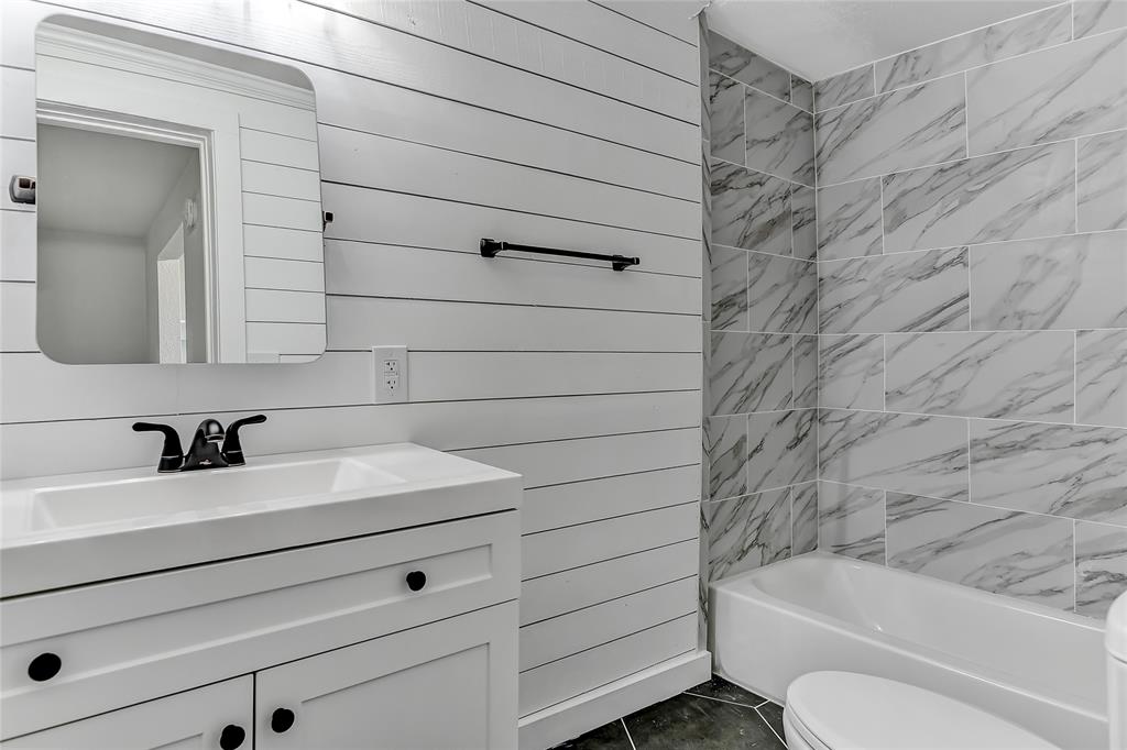 PERRYS ED 1ST - Residential Lease