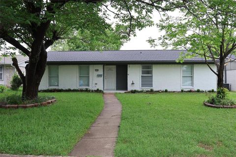 Photo of 2105 Tiehack Lane, Garland, TX 75044 (MLS # 21247999)