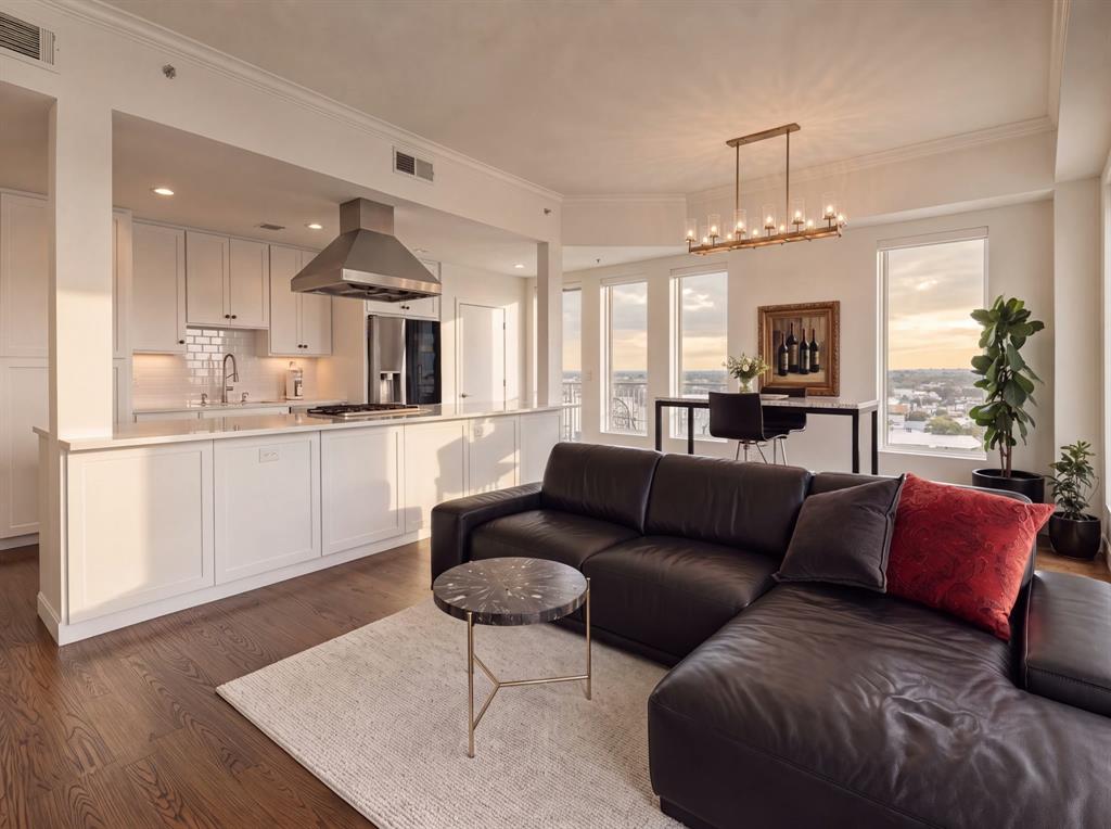 4611 Travis Street 1100