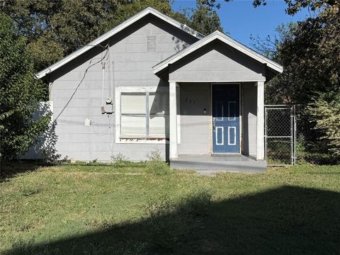 Photo of 751 N Race Street, Stephenville, TX 76401 (MLS # 21099465) Photo of 751 N Race Street, Stephenville, TX 76401 (MLS # 21099465)