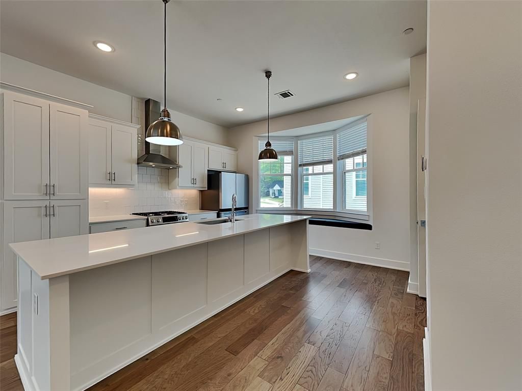 Photo of 645 N Tyler Street #302, Dallas, TX 75208 (MLS # 21268485)