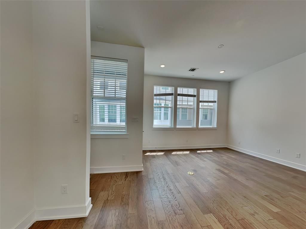 Photo of 645 N Tyler Street #302, Dallas, TX 75208 (MLS # 21268485)