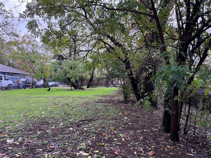 Prime development opportunity in a rapidly growing area near Trinity Groves and the Medical District. This versatile lot offers the rare advantage of dual street frontage, extending from Akron Street to Bedford Street, providing added flexibility for access and future development, with primary access from Bedford Street. Located minutes from a wide variety of shops, dining, and entertainment, the property also offers quick access to Hampton Rd, I-35, I-30, and the Dallas North Tollway. Enjoy nearby outdoor amenities including Trinity River Trails, Fish Trap Lake, and Mercy Street Sports Complex, all within walking distance. Ideal for builders, investors, or buyers looking to bring their vision to life in a high-demand area.