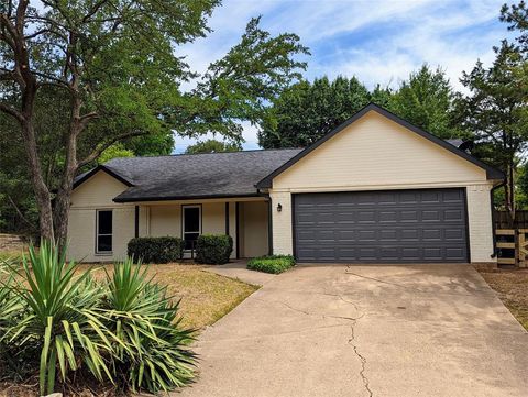 Photo of 104 Brookdale Drive, Highland Village, TX 75077 (MLS # 21136563)