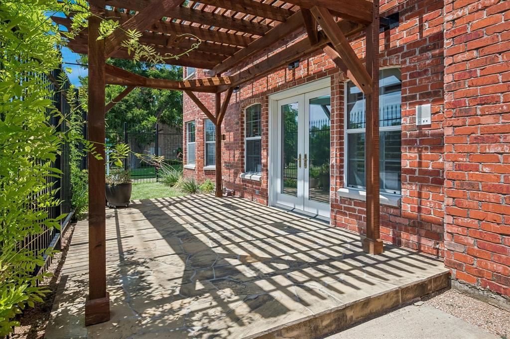 2702 Lawtherwood Court