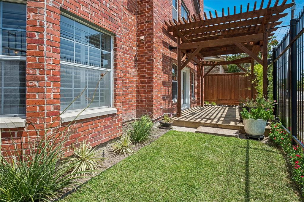 2702 Lawtherwood Court