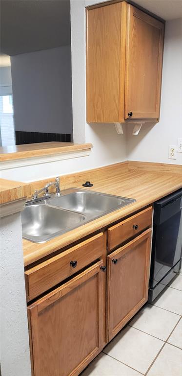 Arlington Oaks Condo - Residential Lease