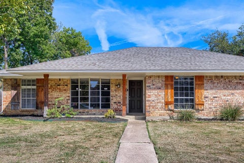 Photo of 701 Knollridge Drive, Lewisville, TX 75077 (MLS # 21421057)