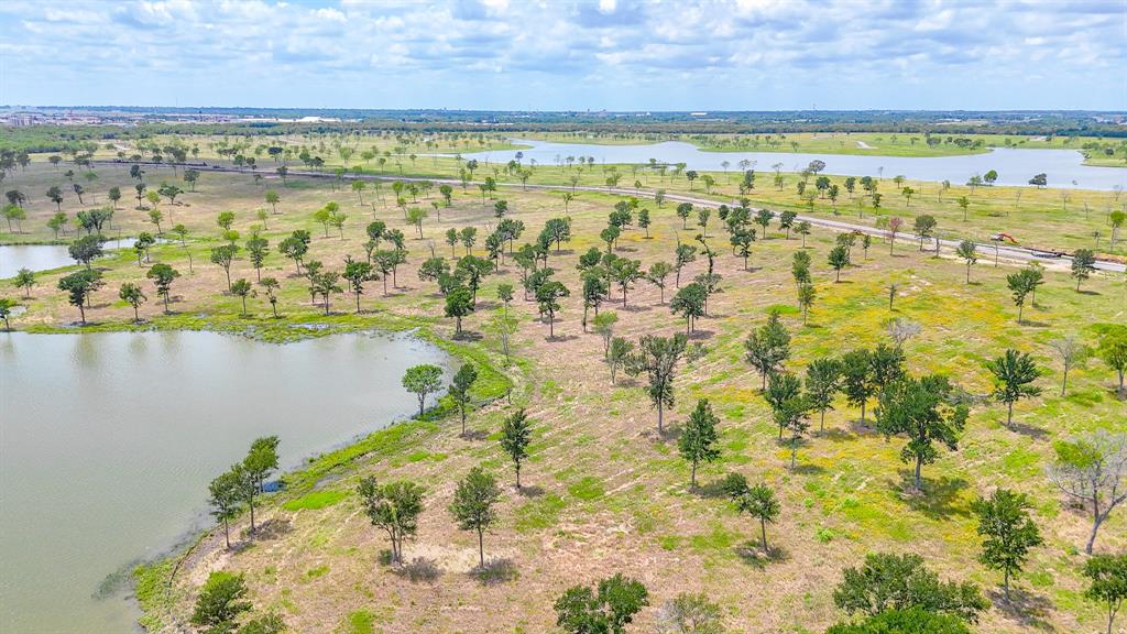 Waterfront Club - Land