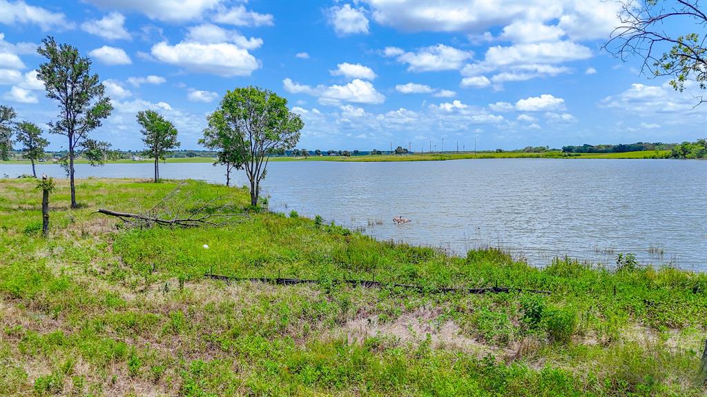 Waterfront Club - Land