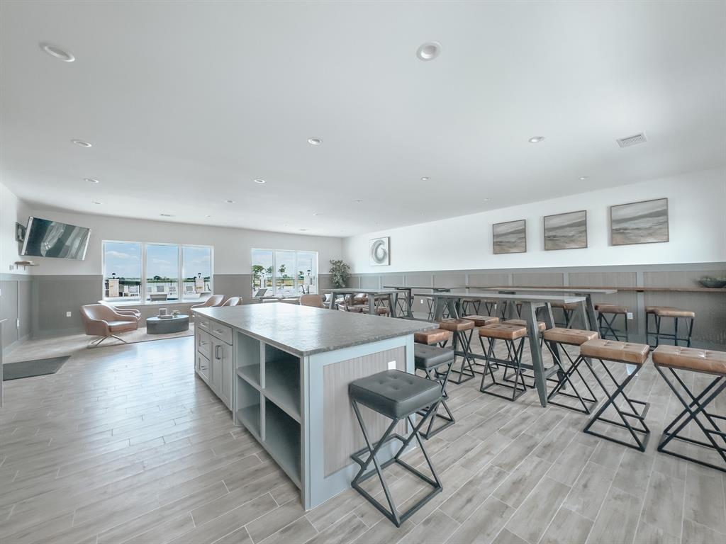 Waterfront Club - Land