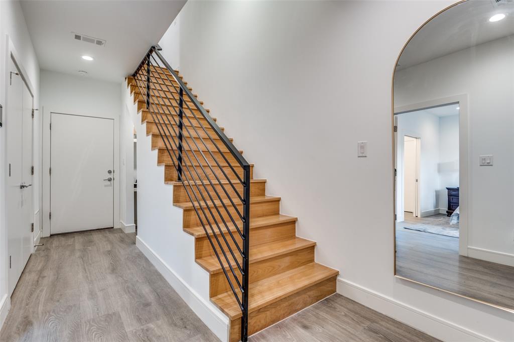 3880 Munger Avenue 8