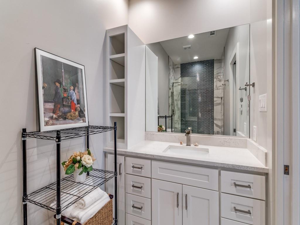 Royal Lane Condos 5800 - Residential