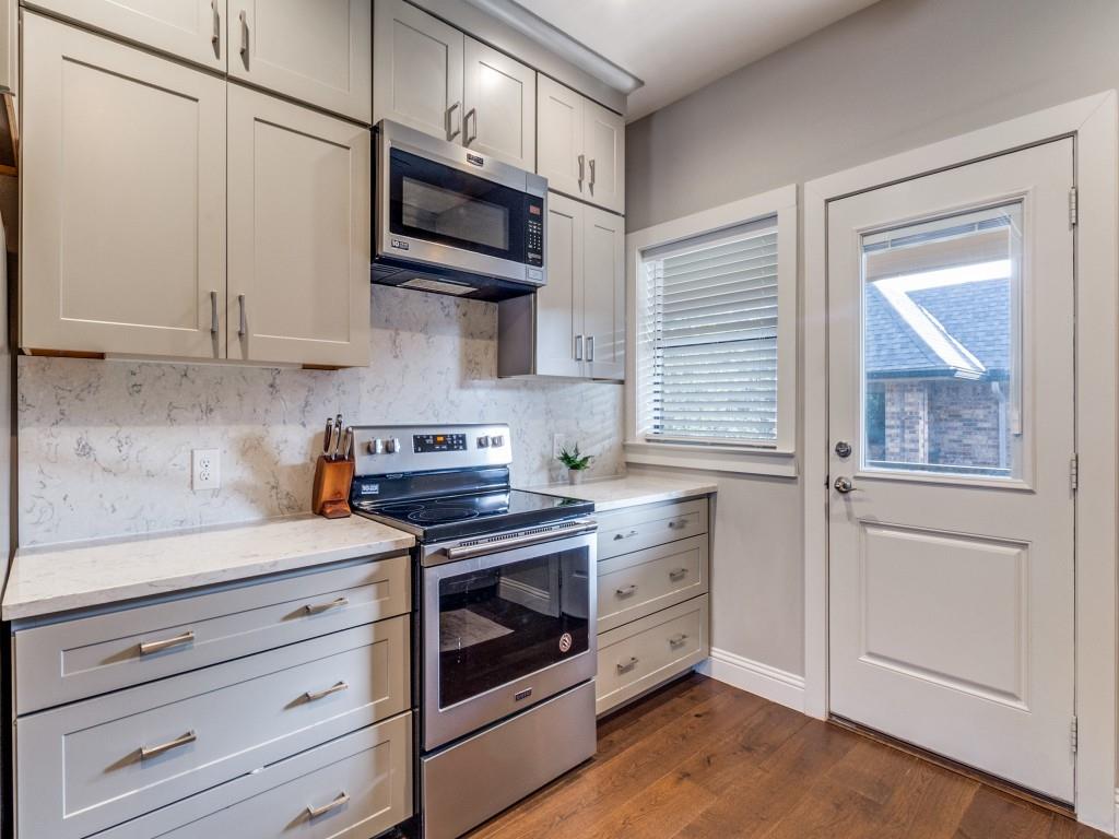 Royal Lane Condos 5800 - Residential