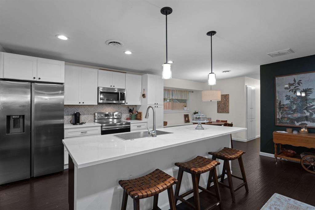 2512 Buckingham Drive