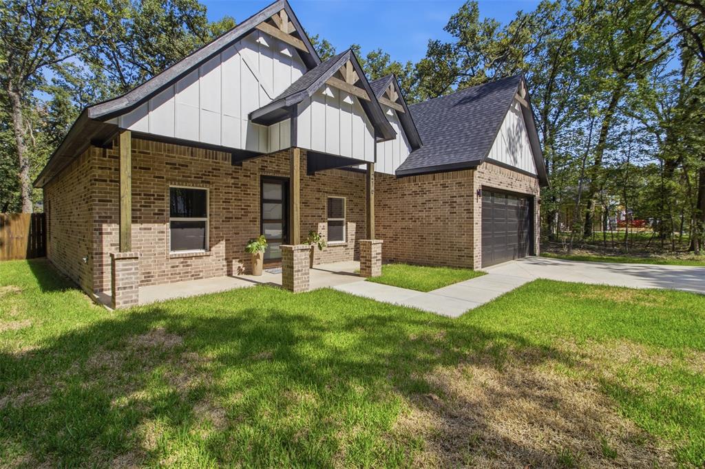 216 E Beachwood Loop