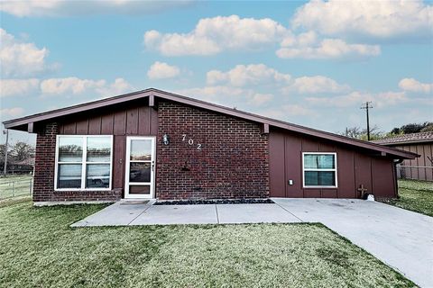 702 E Decatur Street Bowie TX 76230